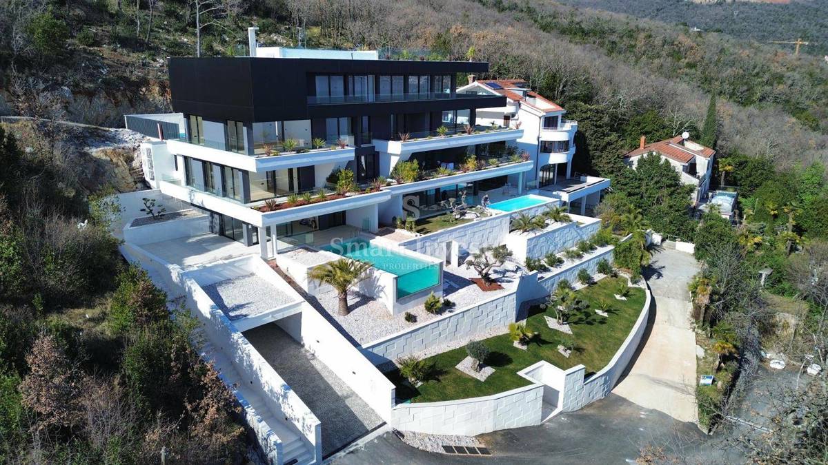 OPATIJA, luksuzen penthouse z neprekosljivim pogledom na morje in strešno teraso z bazenom