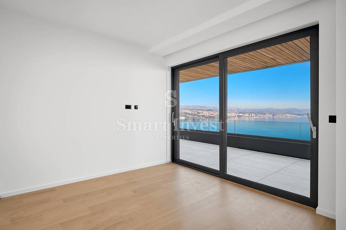OPATIJA, luksuzen penthouse z neprekosljivim pogledom na morje in strešno teraso z bazenom