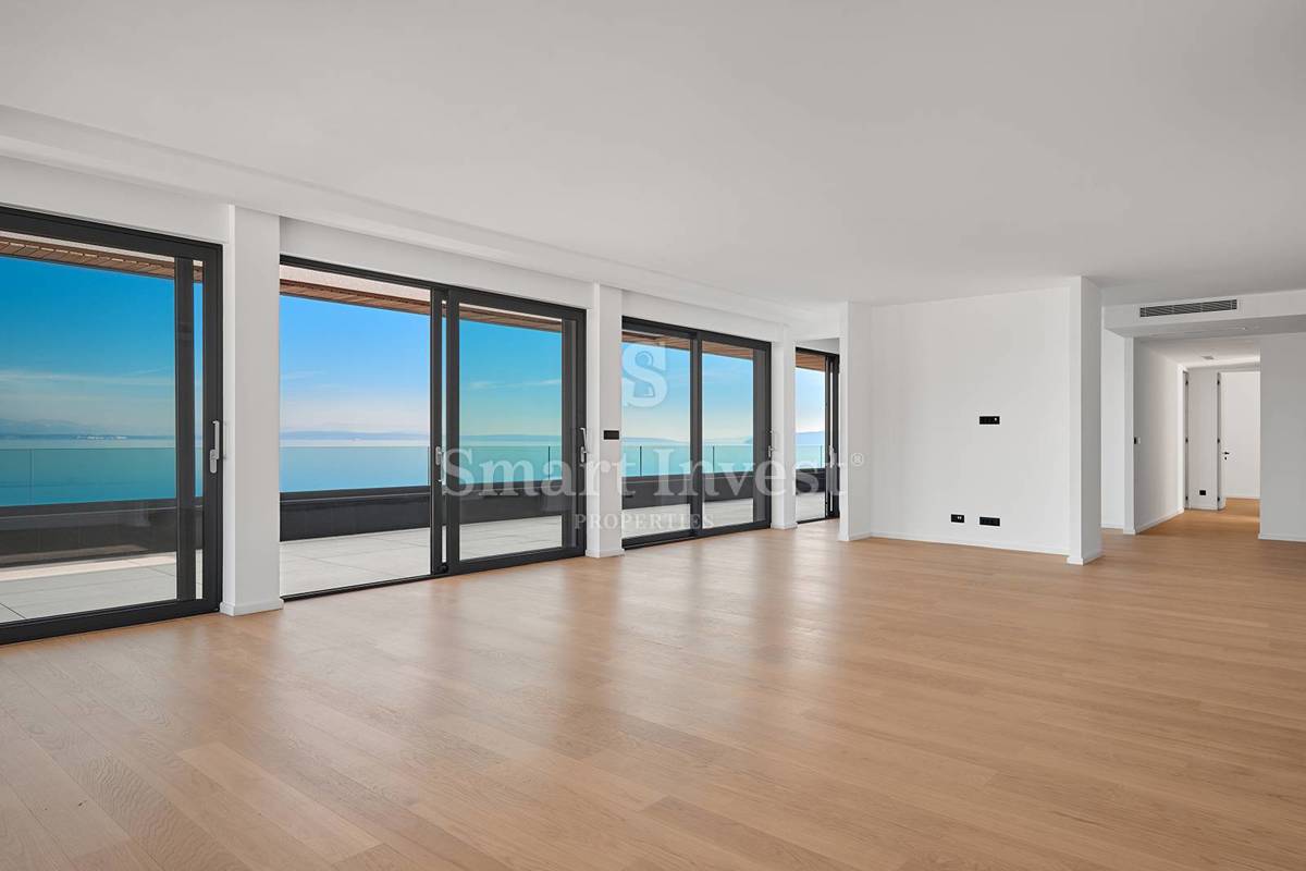 OPATIJA, luksuzen penthouse z neprekosljivim pogledom na morje in strešno teraso z bazenom