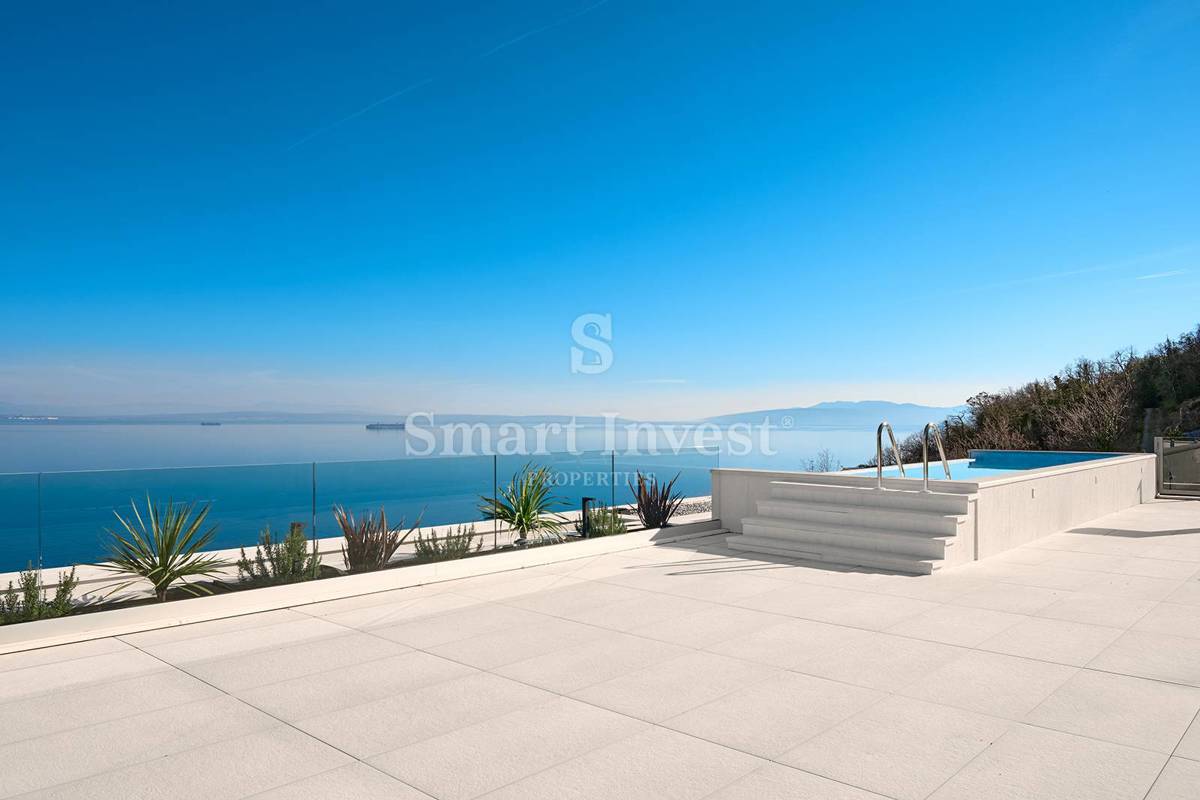 OPATIJA, luksuzen penthouse z neprekosljivim pogledom na morje in strešno teraso z bazenom