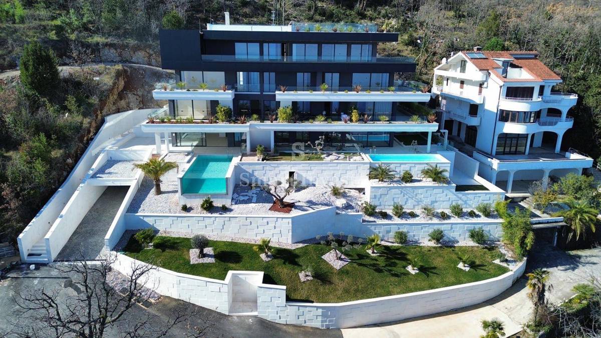 OPATIJA, luksuzen penthouse z neprekosljivim pogledom na morje in strešno teraso z bazenom