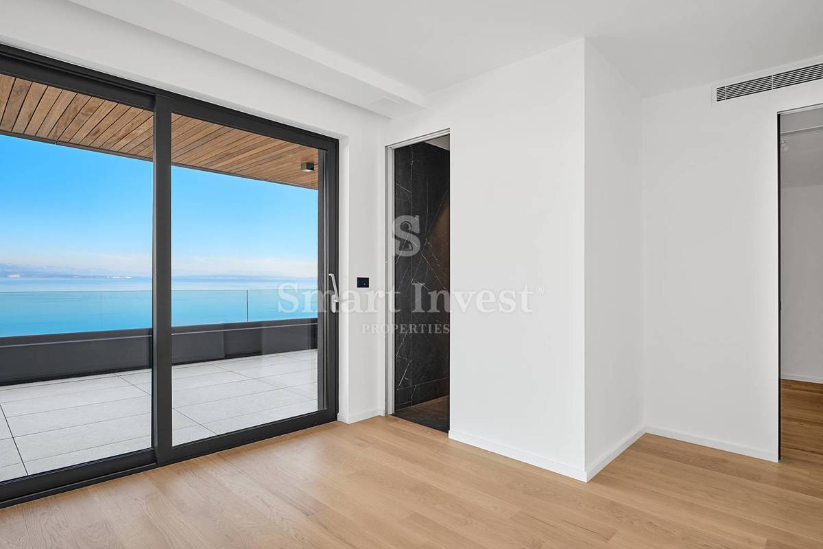 OPATIJA, luksuzen penthouse z neprekosljivim pogledom na morje in strešno teraso z bazenom