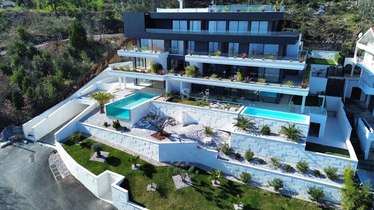 OPATIJA, luksuzen penthouse z neprekosljivim pogledom na morje in strešno teraso z bazenom