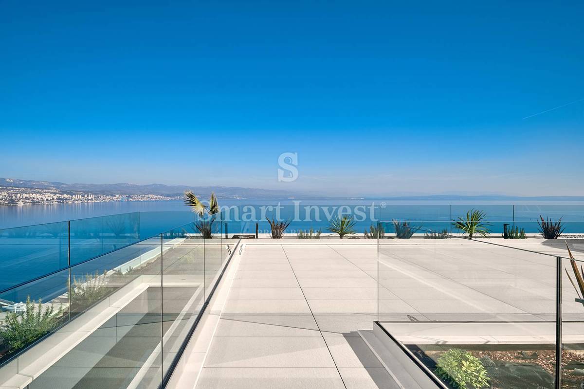 OPATIJA, luksuzen penthouse z neprekosljivim pogledom na morje in strešno teraso z bazenom