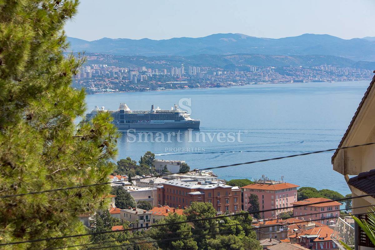 OPATIJA, luksuzno stanovanje s pogledom na morje in skupnim bazenom