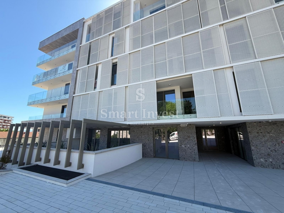 RIJEKA, Vrhunsko 4-sobno stanovanje s pogledom na morje in garažo, prodamo