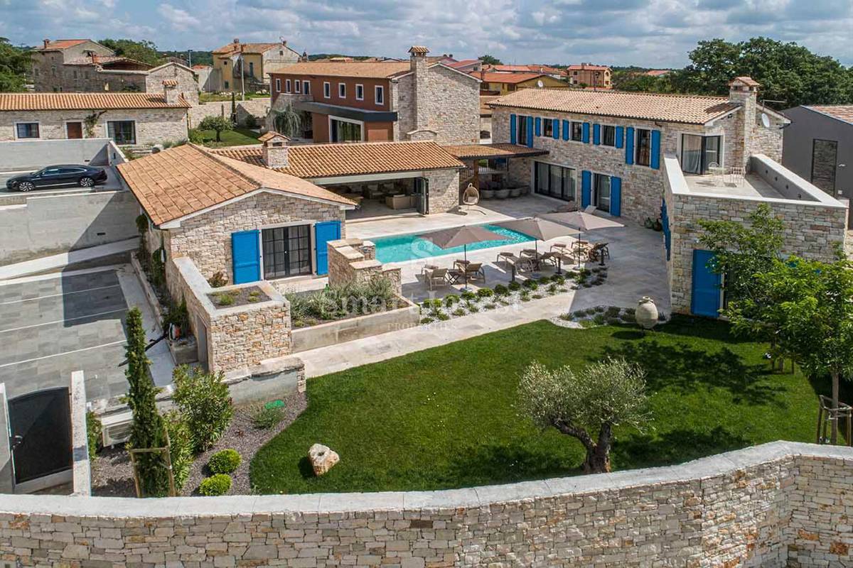 ISTRA, edinstvena nepremičnina z dvema luksuznima vilama s pogledom na morje