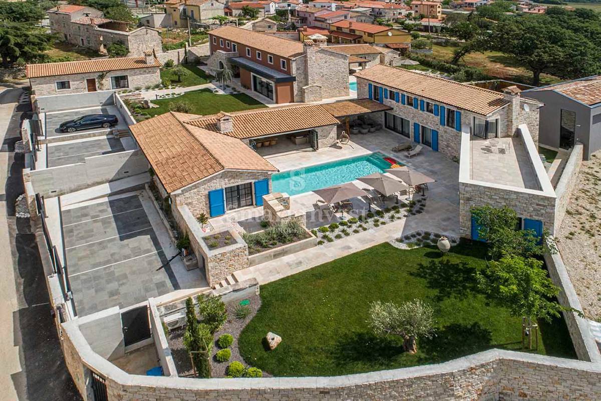 ISTRA, edinstvena nepremičnina z dvema luksuznima vilama s pogledom na morje