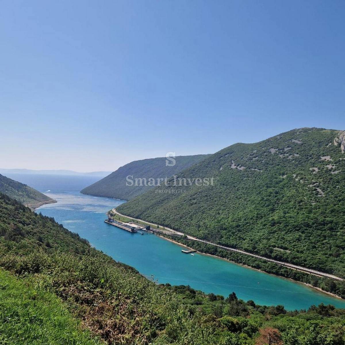 ISTRA - PLOMIN, hiša 270 m2, poslovno stanovanjska možnost