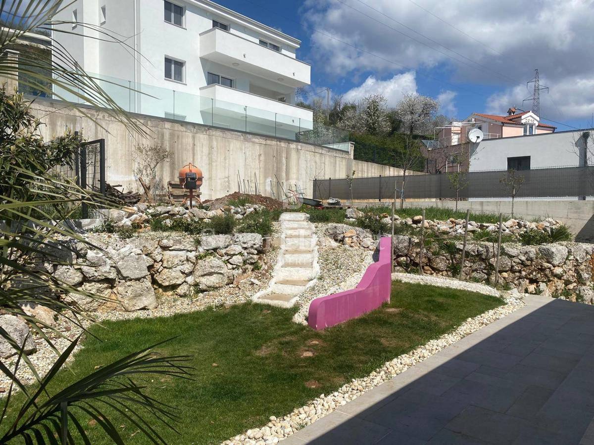 OPATIJA - BREGI, udobna hiša z bazenom in pogledom na morje