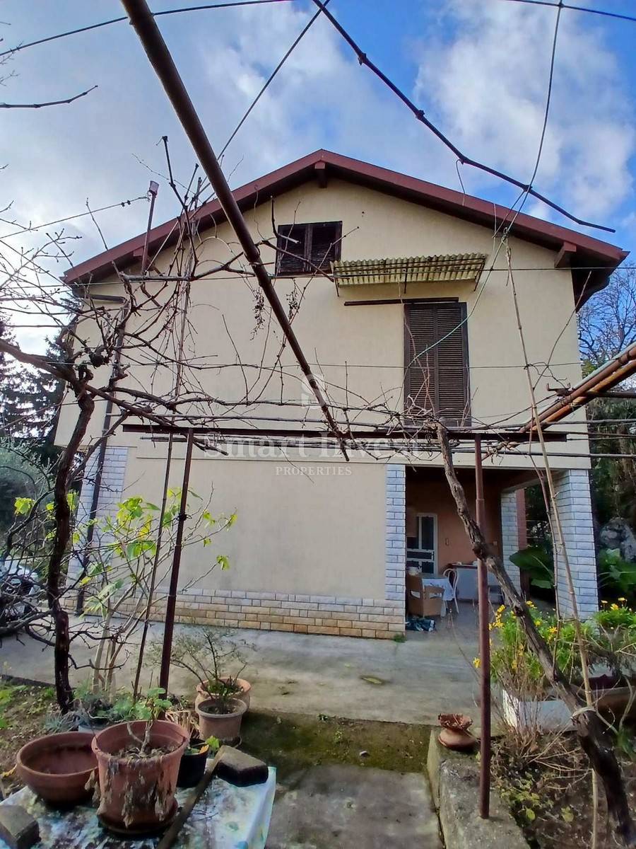 LOVRAN, samostojna hiša 220 m2 v bližini morja
