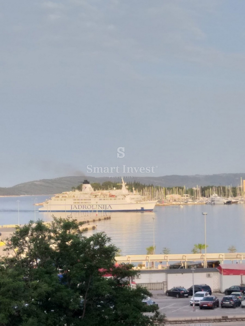 SPLIT, 3-sobno stanovanje s pogledom na morje na izjemni lokaciji