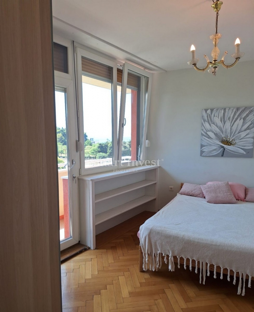 SPLIT, 3-sobno stanovanje s pogledom na morje na izjemni lokaciji