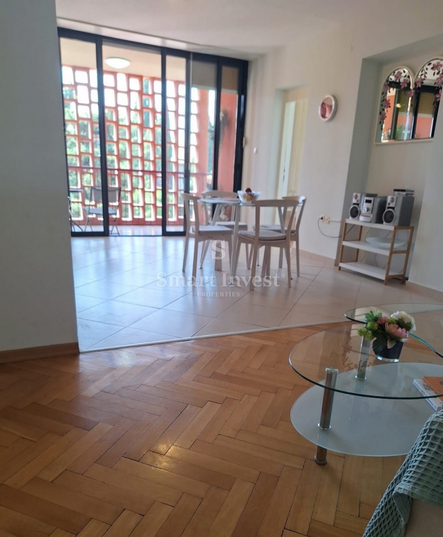 SPLIT, 3-sobno stanovanje s pogledom na morje na izjemni lokaciji