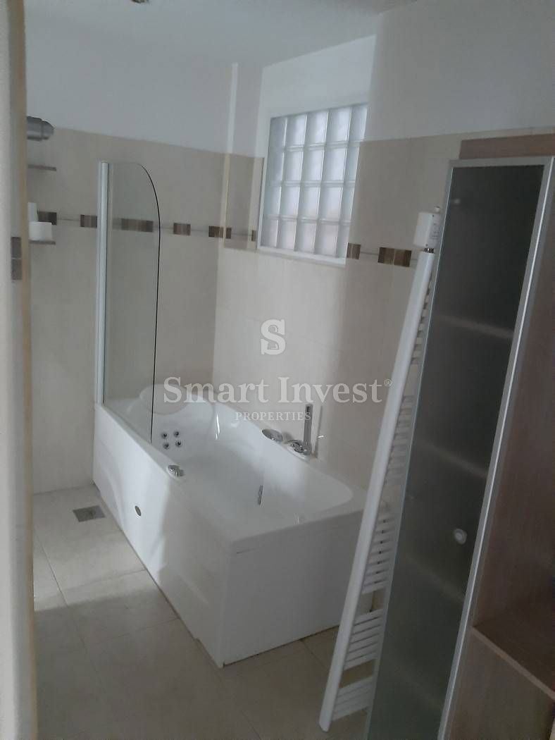 RIJEKA - CENTER, prostorno stanovanje s pogledom na morje