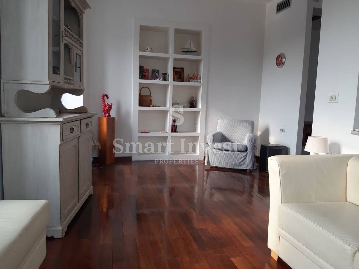 RIJEKA - CENTER, prostorno stanovanje s pogledom na morje