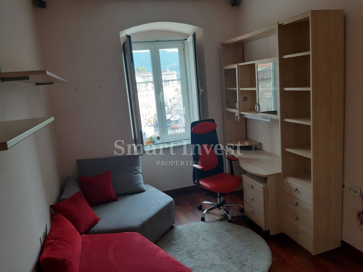 RIJEKA - CENTER, prostorno stanovanje s pogledom na morje