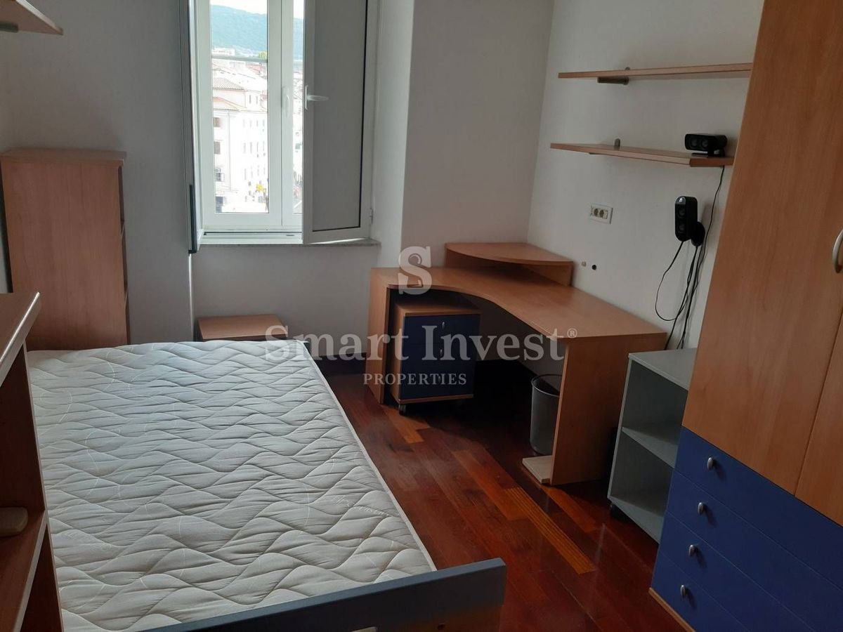 RIJEKA - CENTER, prostorno stanovanje s pogledom na morje