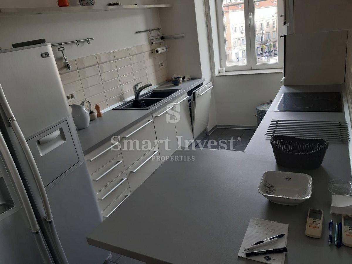 RIJEKA - CENTER, prostorno stanovanje s pogledom na morje