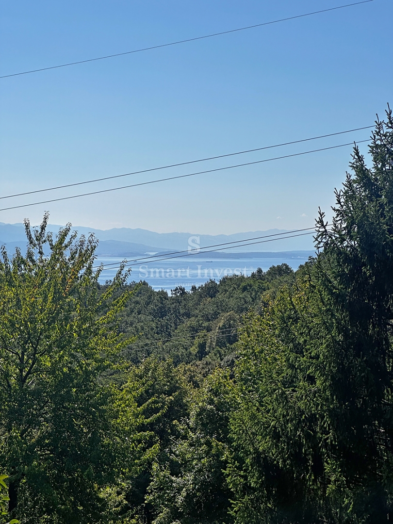 MATULJI - RUKAVAC, stara polpritlična hiša na mirni lokaciji!