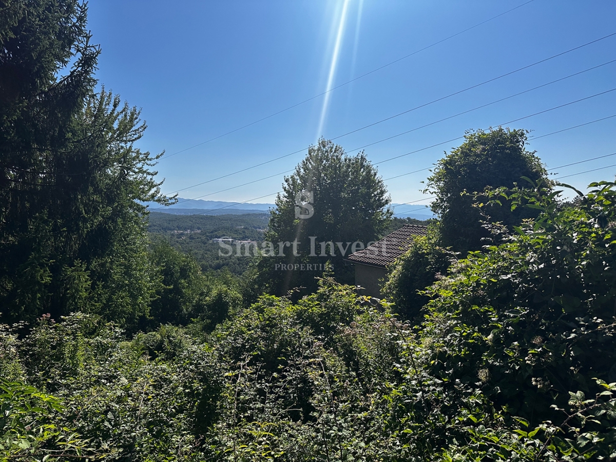 MATULJI - RUKAVAC, stara polpritlična hiša na mirni lokaciji!