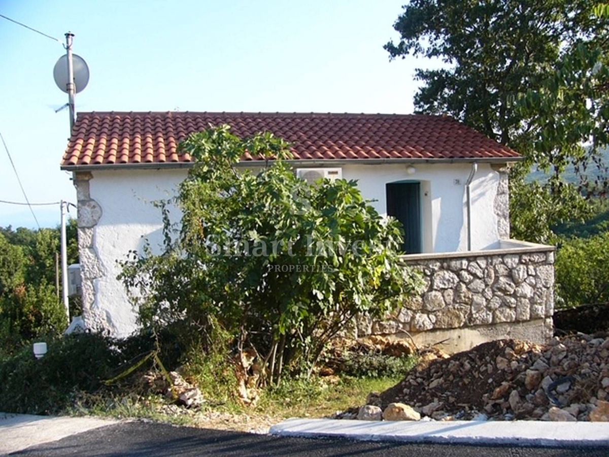 BRSEČ, popolnoma prenovljena avtentična hiša