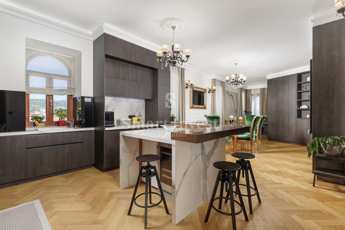 OPATIJA, luksuzni penthouse v stari vili s parkirnim mestom