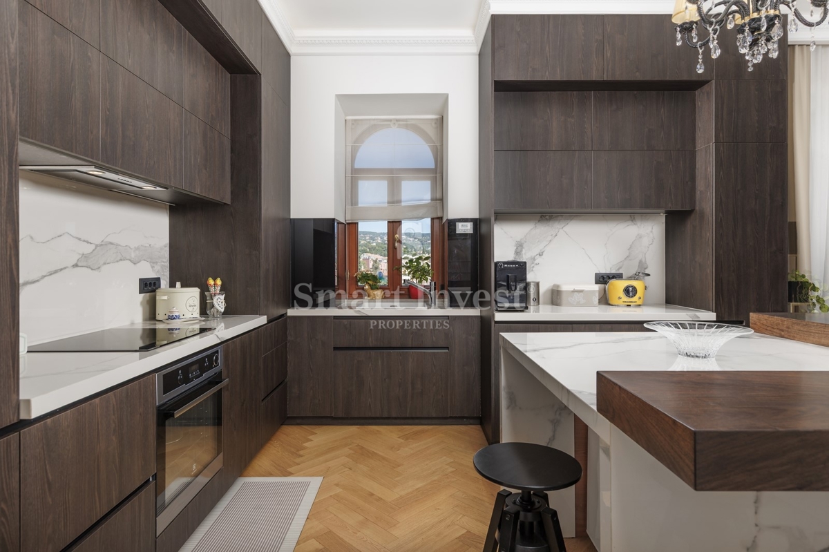 OPATIJA, luksuzni penthouse v stari vili s parkirnim mestom