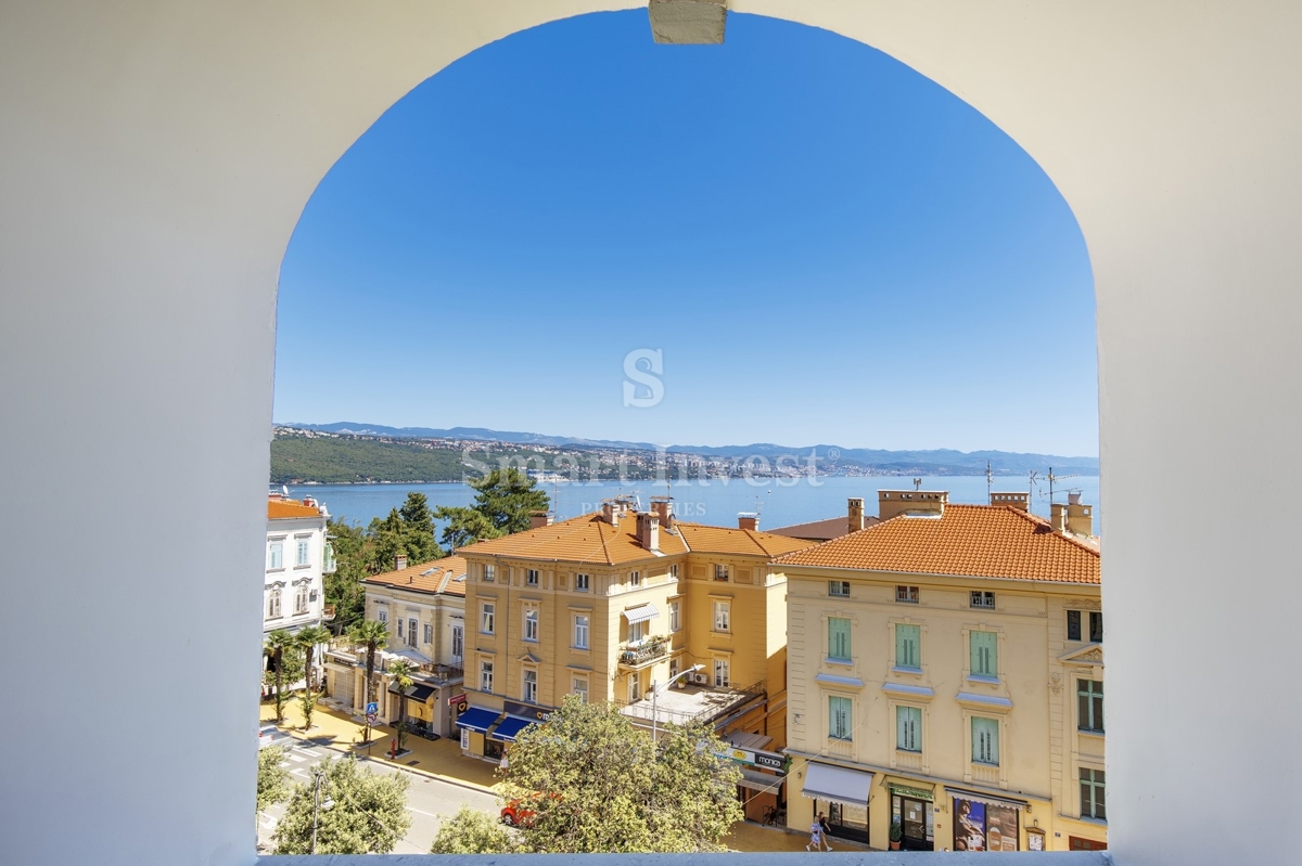 OPATIJA, luksuzni penthouse v stari vili s parkirnim mestom