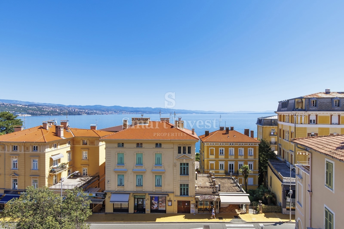 OPATIJA, luksuzni penthouse v stari vili s parkirnim mestom