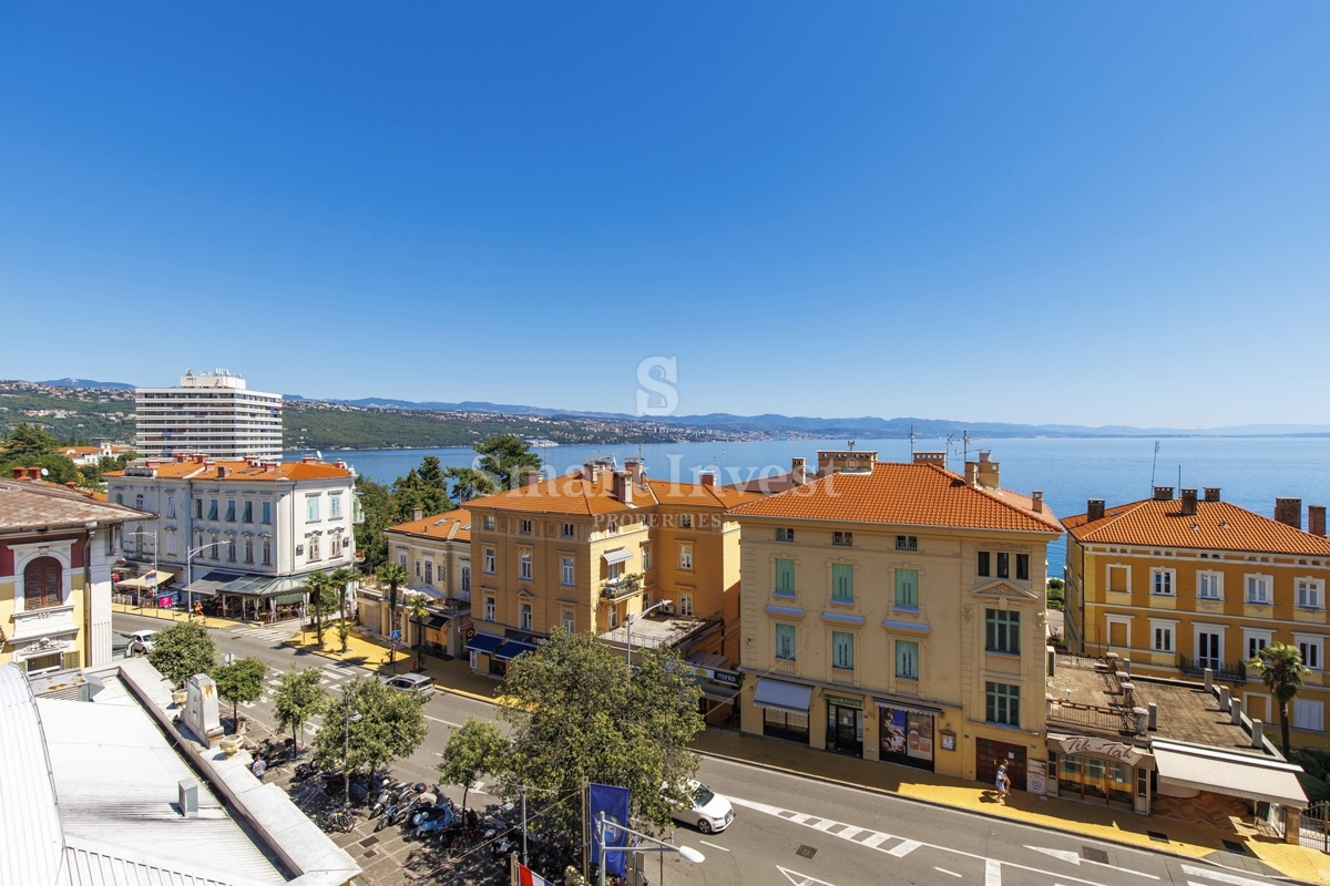 OPATIJA, luksuzni penthouse v stari vili s parkirnim mestom