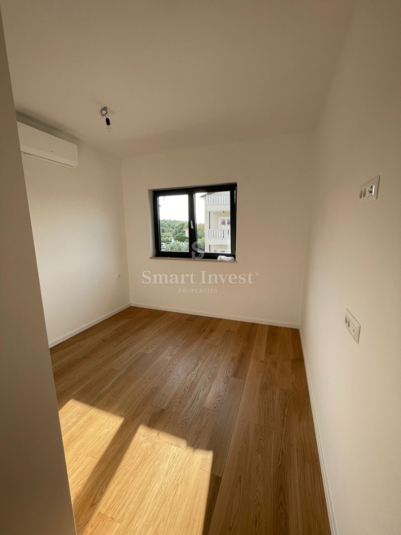 ISTRA - PREMANTURA, 3-sobno stanovanje z vrtom in bazenom, v novogradnji