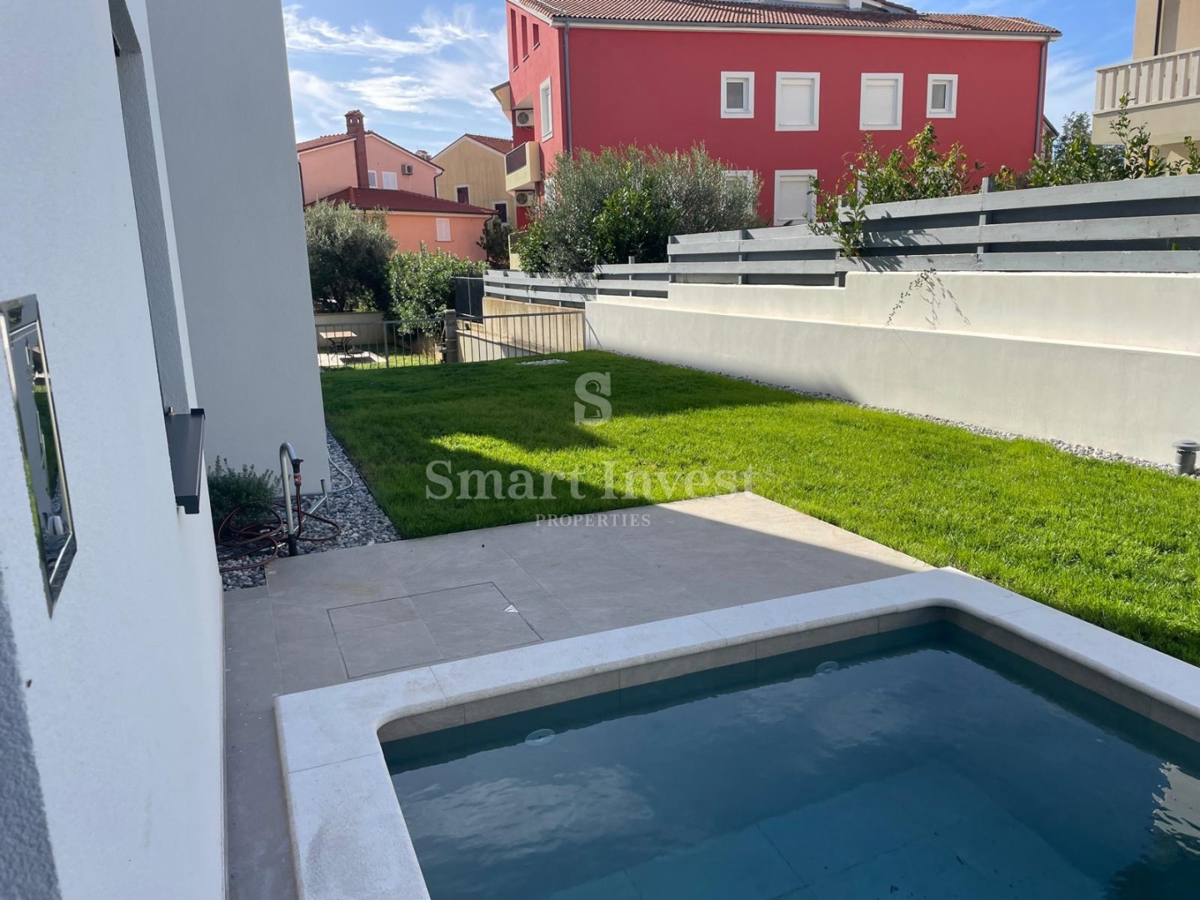 ISTRA - PREMANTURA, 3-sobno stanovanje z vrtom in bazenom, v novogradnji