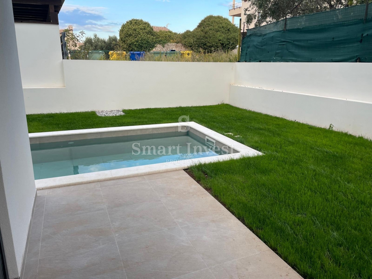 ISTRA - PREMANTURA, 3-sobno stanovanje z vrtom in bazenom, v novogradnji