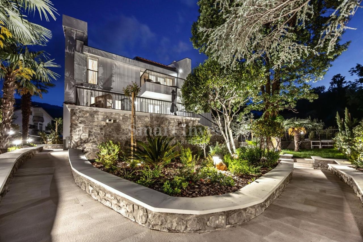 OPATIJA - OPRIĆ, luksuzna vila z bazenom v bližini morja