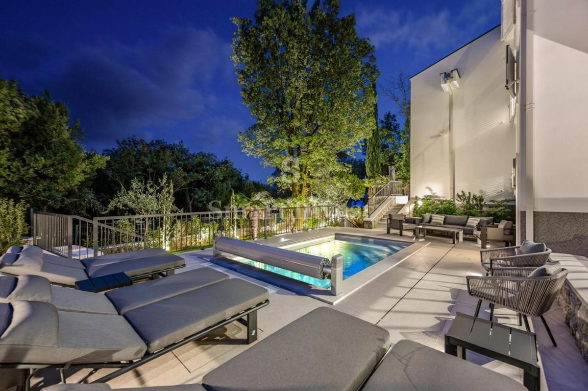 OPATIJA - OPRIĆ, luksuzna vila z bazenom v bližini morja