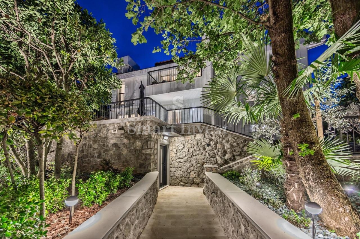 OPATIJA - OPRIĆ, luksuzna vila z bazenom v bližini morja