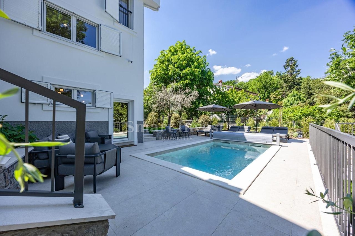 OPATIJA - OPRIĆ, luksuzna vila z bazenom v bližini morja