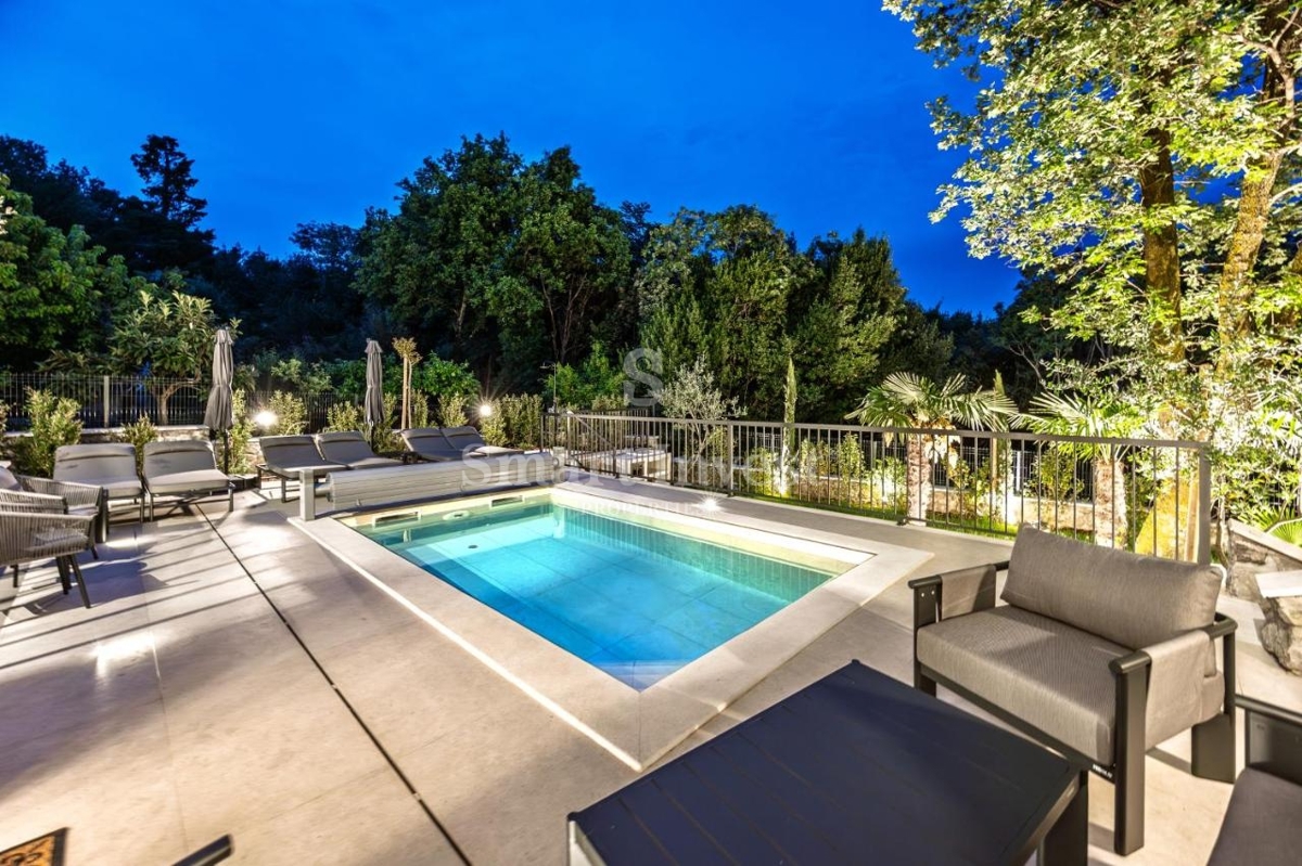 OPATIJA - OPRIĆ, luksuzna vila z bazenom v bližini morja