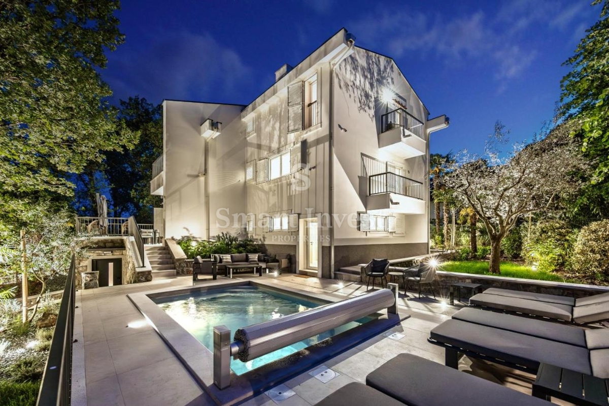 OPATIJA - OPRIĆ, luksuzna vila z bazenom v bližini morja