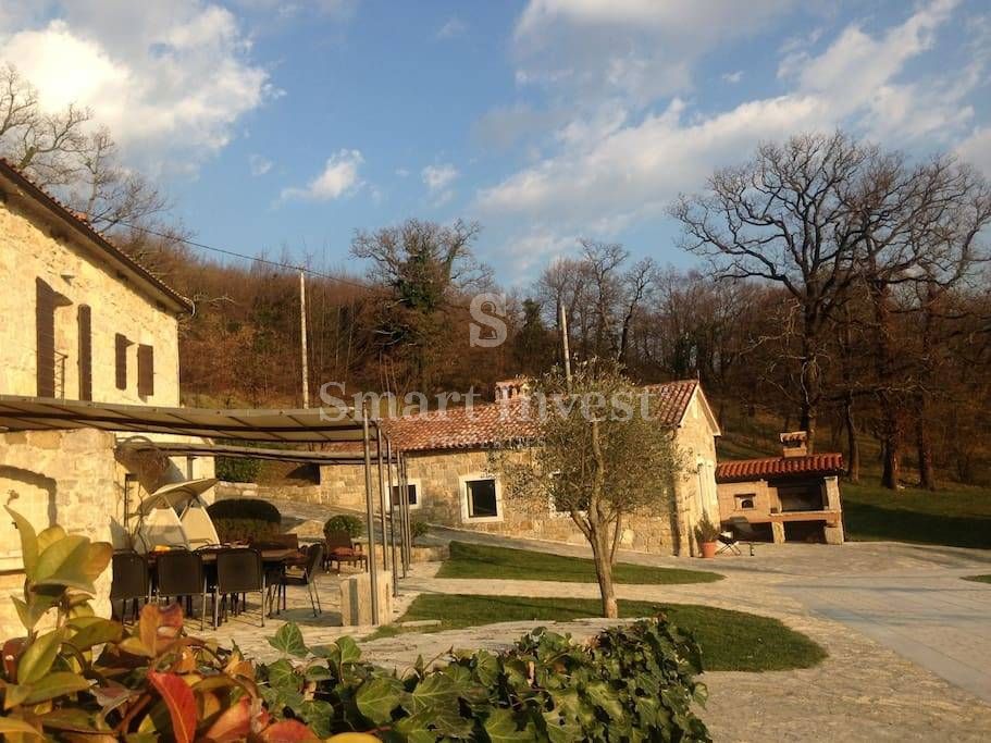 ISTRIA - LUPOGLAV, COMPLEX OF RENOVATED VILLAS