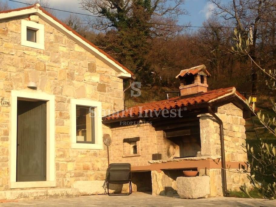 ISTRIA - LUPOGLAV, COMPLEX OF RENOVATED VILLAS