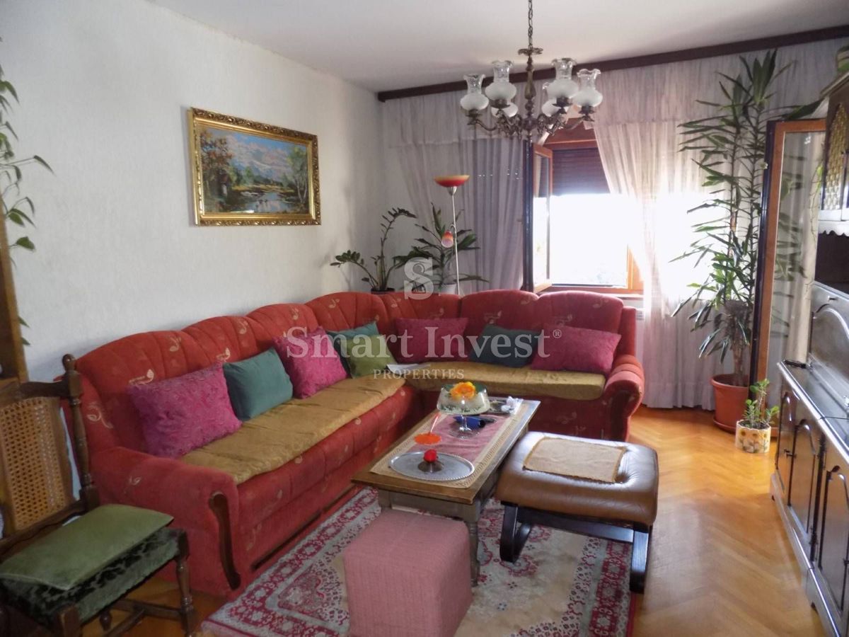 LOVRAN, Semi-detached house of 300 m2 near the sea