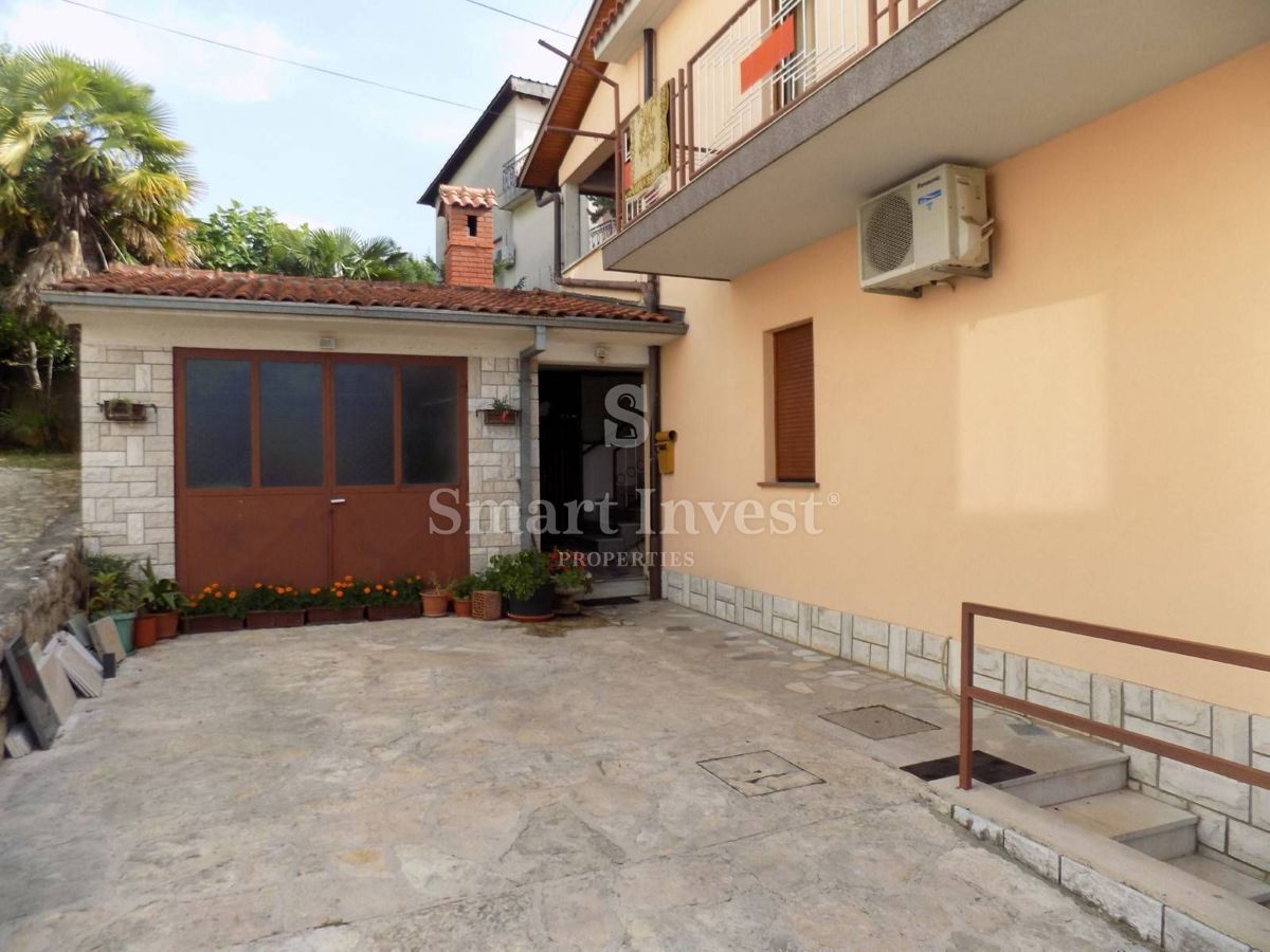LOVRAN, Semi-detached house of 300 m2 near the sea