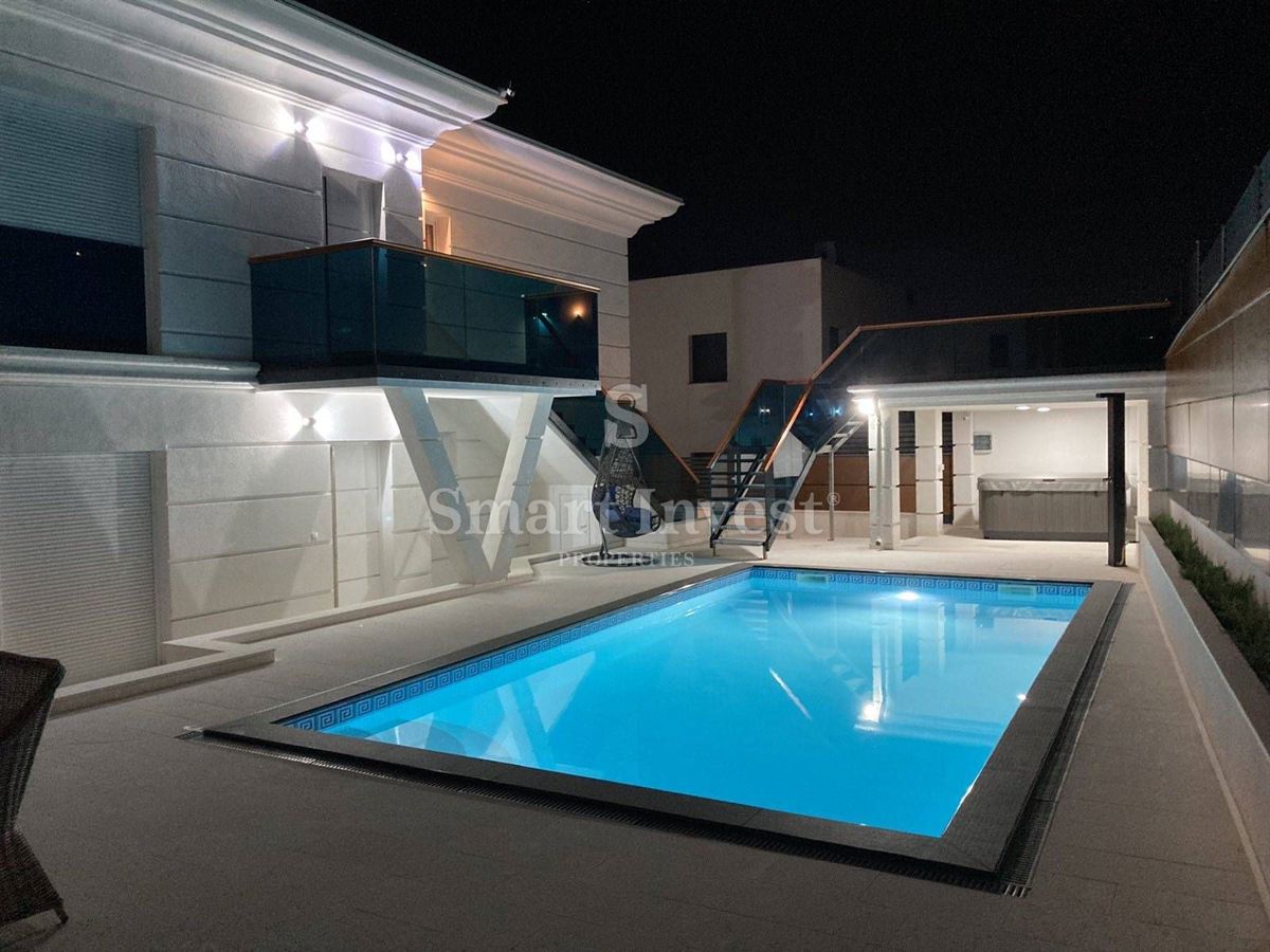 CRIKVENICA, Luxury 6-bedrooms house with pool, 500 m to the sea