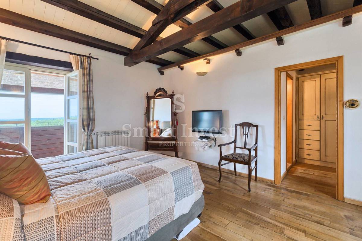 ISTRA - POREČ, Luksuzna kamnita vila z bazenom in pogledom na morje, prodamo