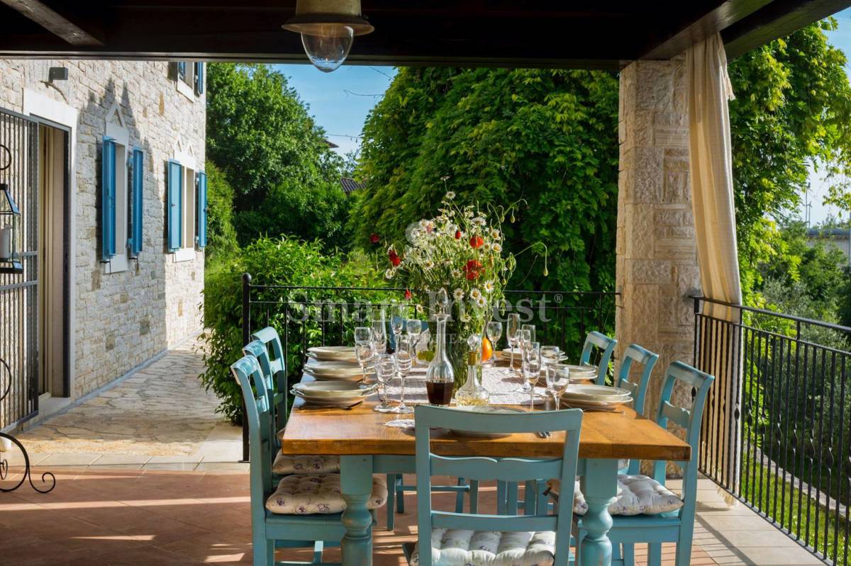 ISTRA - POREČ, Luksuzna kamnita vila z bazenom in pogledom na morje, prodamo