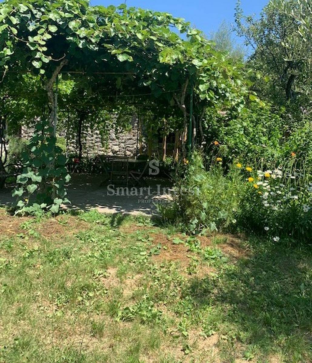 IČIĆI - POLJANE, Gradbeno zemljišče 2.320 m2 na lepi mirni lokaciji