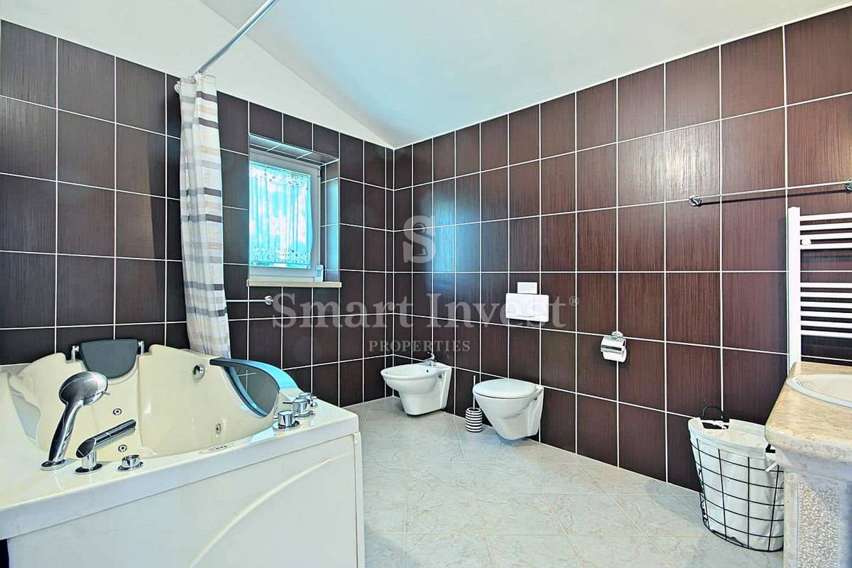 ISTRIA - POREČ, Beautiful stone villa with pool, 10 min drive to sea, for sale
