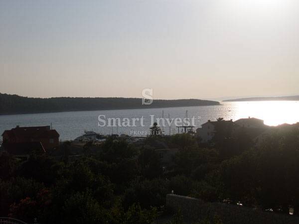 Otok RAB, Apartmajska hiša z bazenom in pogledom na morje
